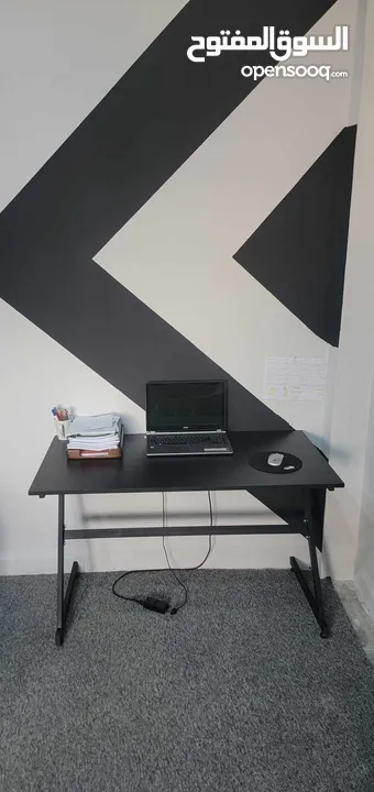 مكتب جيمنج مزود ب اضاءة RGB ملونه مع ريموت تحكم بسعر 38دينار شامل التوصيل لجميع المحافظات  لحقوا عرض