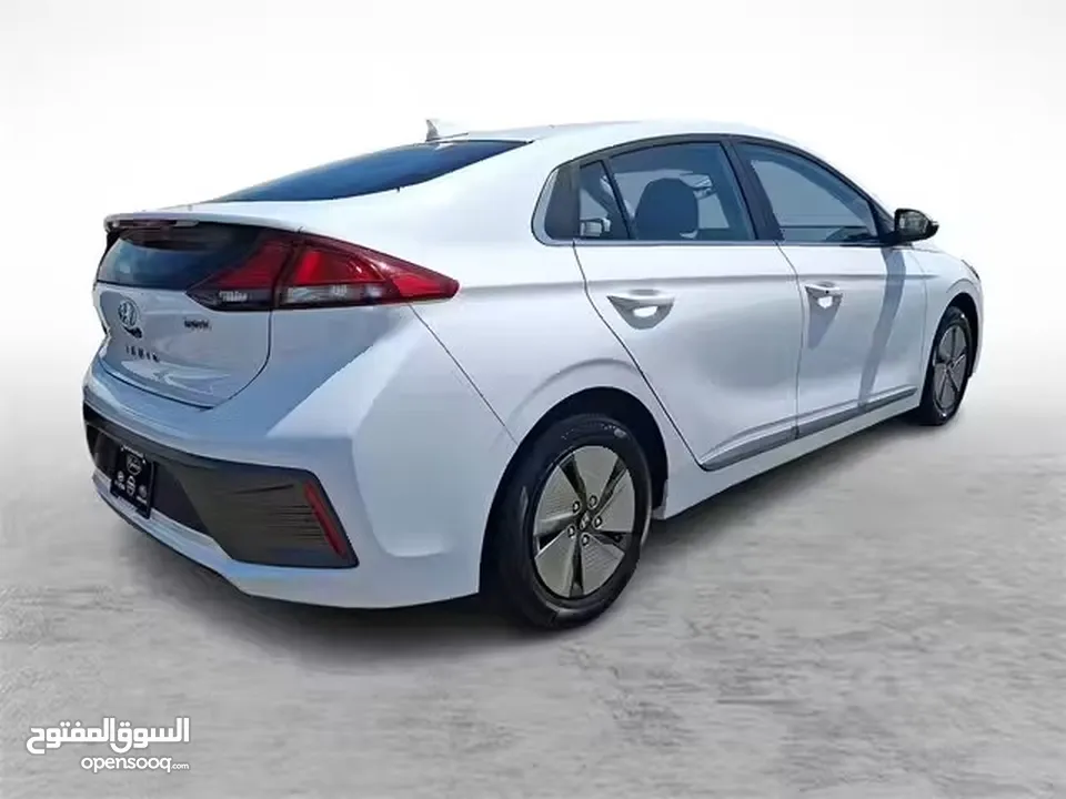 ايونيك هايبرد 2022 ابيض