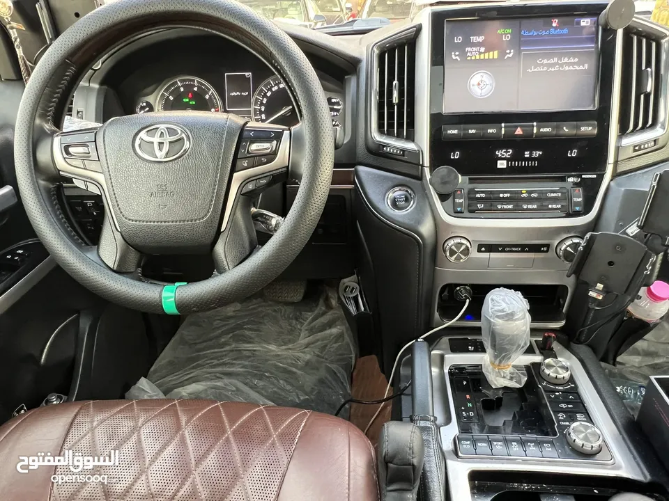 Toyota Land Cruiser VXS FULL OPTIONS GCC 2018 with excellent condition and service