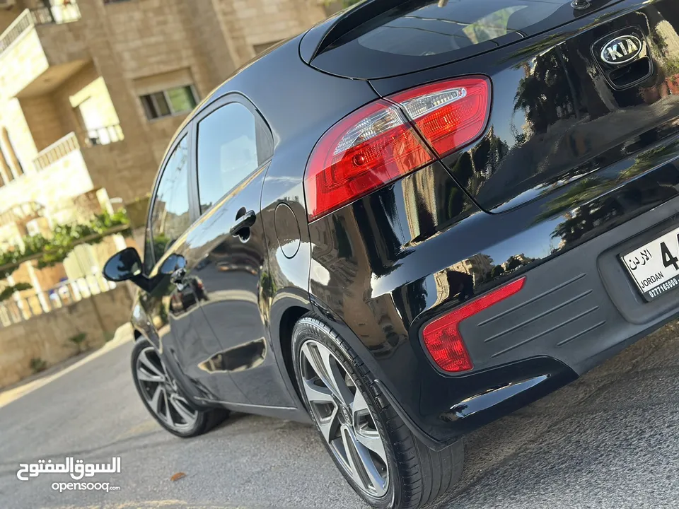كيا ريو 2016 فل مع فتحه مميزه لون اسود نادر ومميز بالنضافه