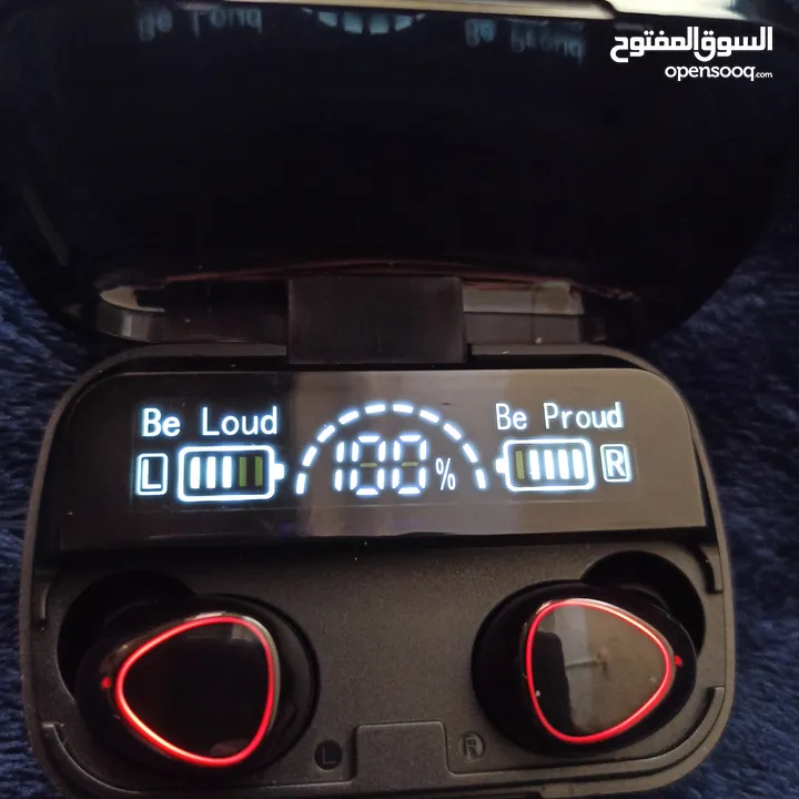 سمعات بلوتوث m10 تصميم انيق جدا  صوت نقي بتقنية 9D شاشة ديتجال لاظهار نسبة شحن السماعات والعلبة صوت