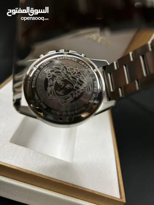 ساعه VERSACE  GMT stopwatch جديده كليا. اصلي 100‎%‎. مينا لون اخضر مميز.    مع كامل مرفقاتها من أجمل