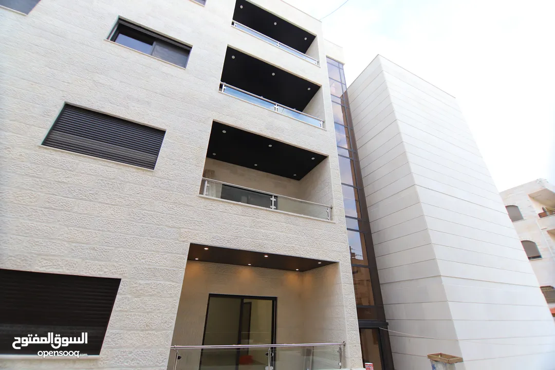 شقة دوبليكس مع روف باطلالة مميزة مساحة بناء 175 وتراس 45م بسعر مميز في ابو نصير