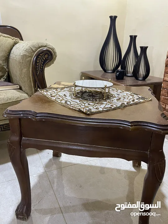 طقم كنبايات مع طقم طاولات