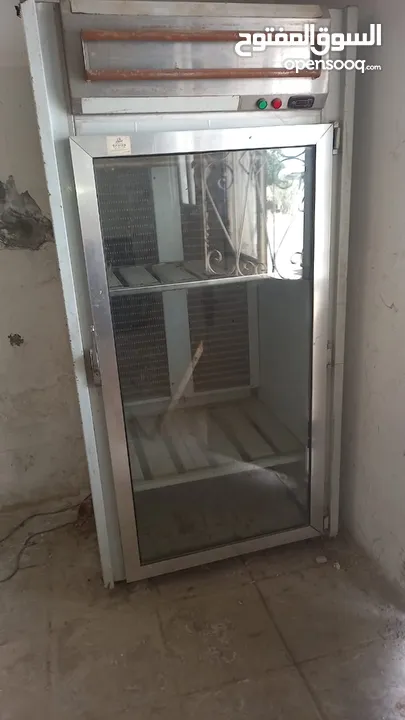 ثلاجة لللبيع