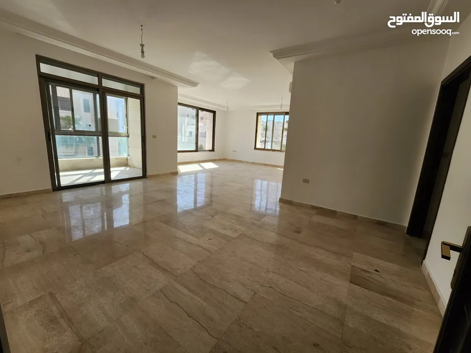 شقة فارغة للبيع بين الدوار الرابع و الخامس - ref: 14595