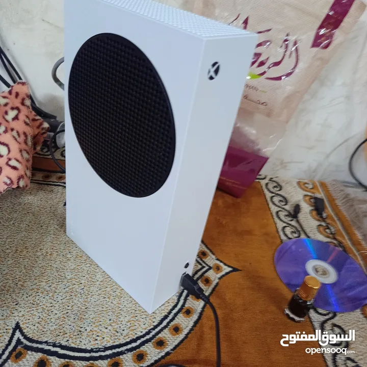 إكس بوكس سيريس اس الجهاز مستعمل شهرين فقط ومافيه إشي بس حاب أبدل على بلايستيشن 5 سليم