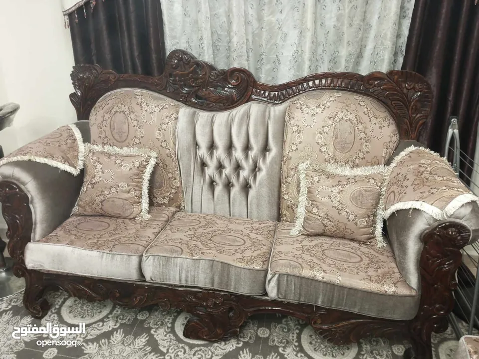 كنب بحالة الوكالة