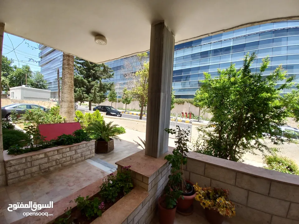شقة غير مفروشة للإيجار 400م2 ( Property 16683 )-174848012