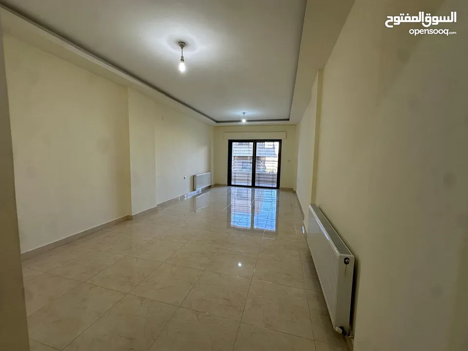 شقه غير مفروشه للأيجار في طريق المطار ( Property 40590 ) سنوي فقط