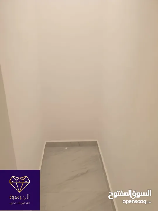 طابق اخير مع روف دوبلكس فاخر لم يسكن لقطه وبسعر مغري جداااا عرض خاص يا بلاش في أرقى واجمل مناطق خلدا