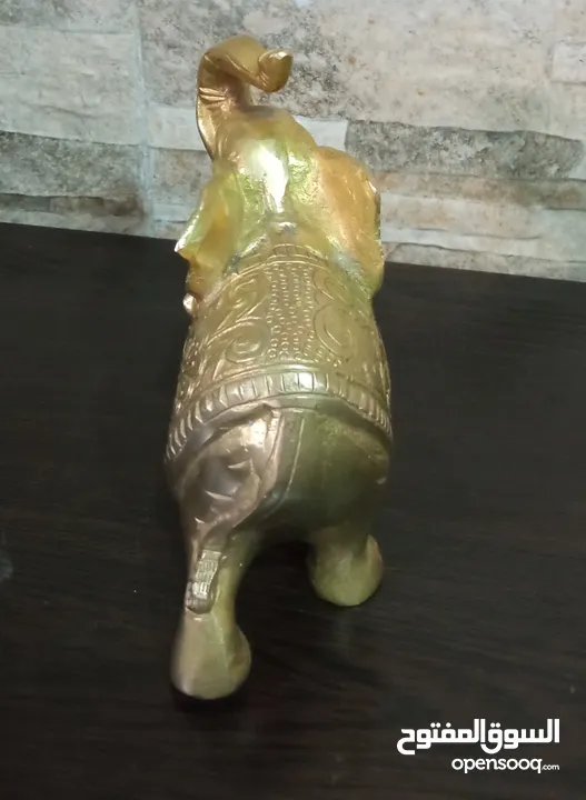 فيل نحاس منقوش