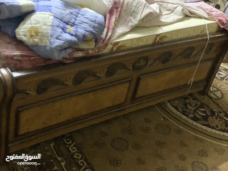 غرفة نوم خشب لاتيه