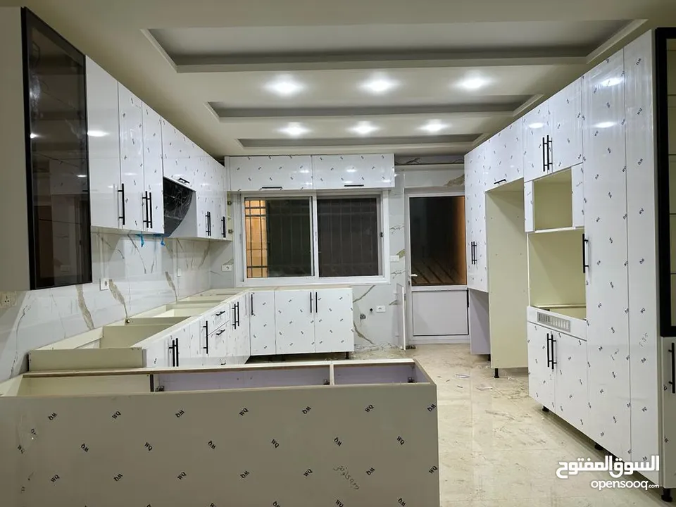 شقة جديدة للبيع طابق ارضي مدخل مستقل مع مطبخ راكب دوار صحارى