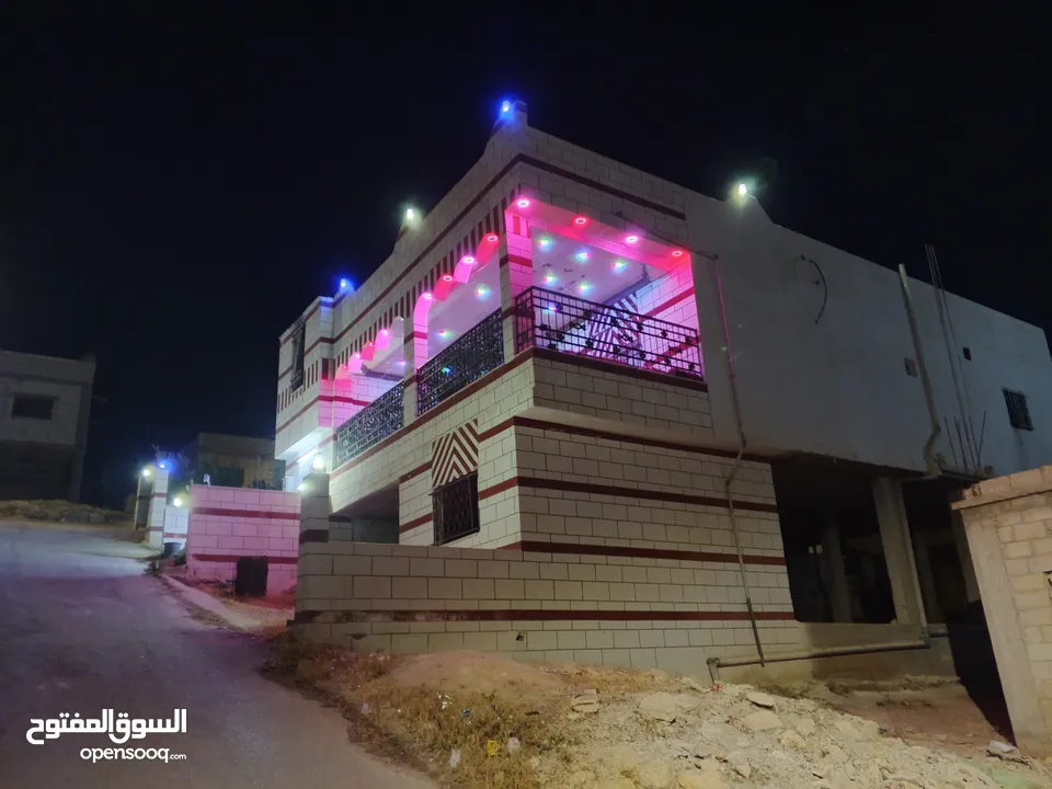 بيت للبيع بداعي السفر الموقع المفرق بلعما الحي الشمالي بجانب مسجد خالد بن الوليد  المالك الشيخ ماجد