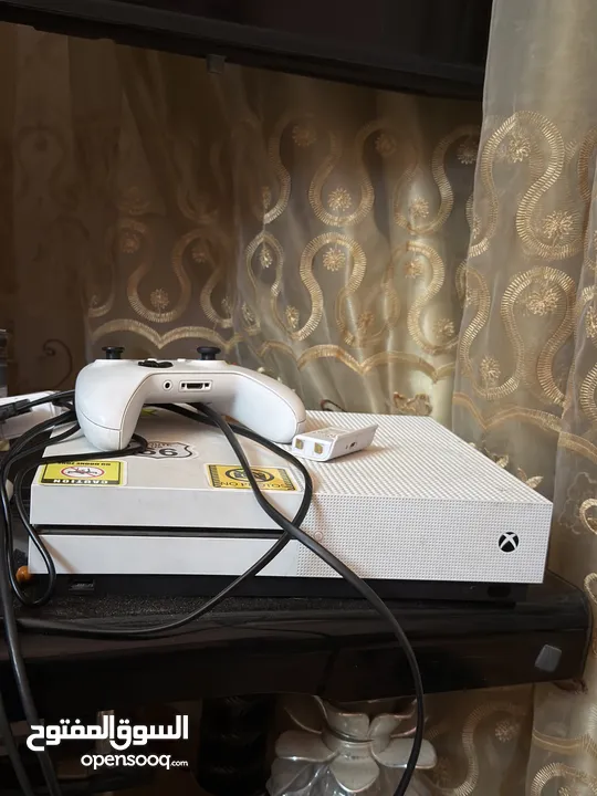 XBOX 1cبحاله شبه جديده