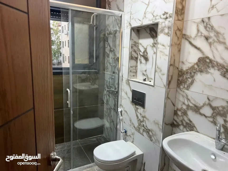 شقه فارغة للايجار في المصيون قرب  برافو