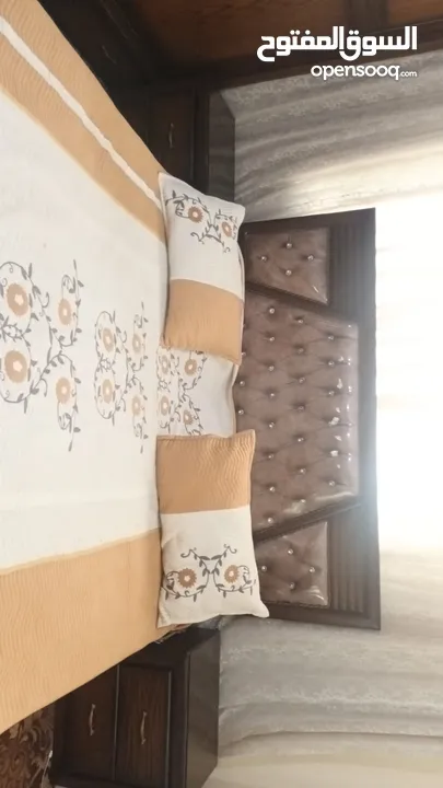 غرفة نوم بحالة ممتازة جدا