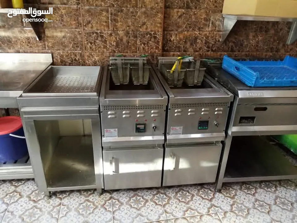 عدد مطعم كامله شبه جديده