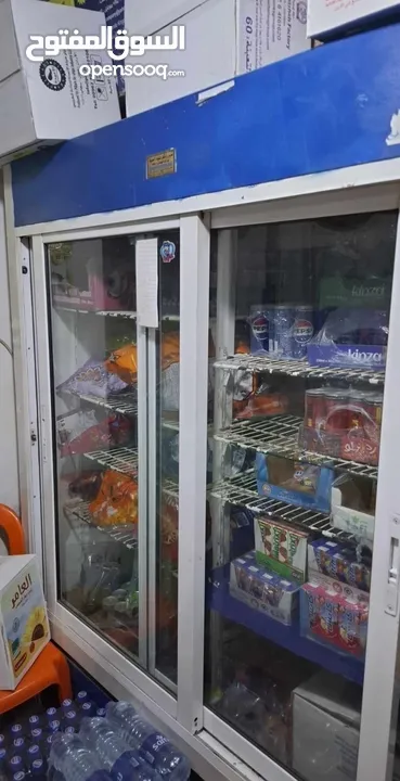 ثلاجة عرض مستعمله بحالة جيده للبيع