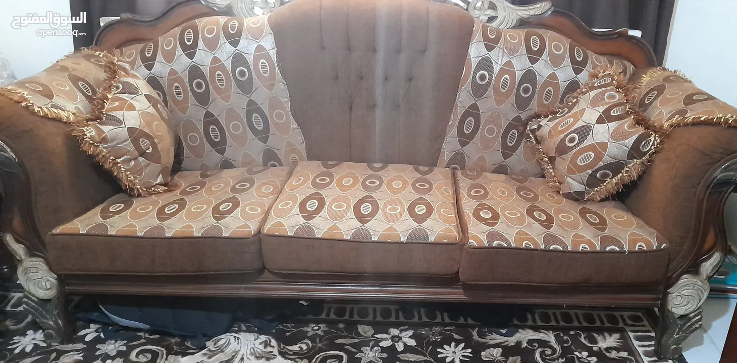 كنب + بوفيه للبيع بحاله جيده السعر 150