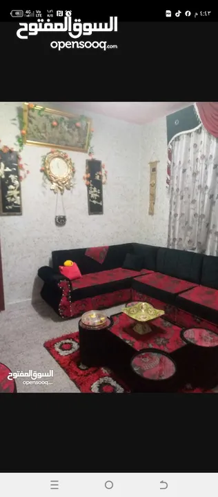 طقم كنب نظيف مع فرشه تخت مزوج مع برادي