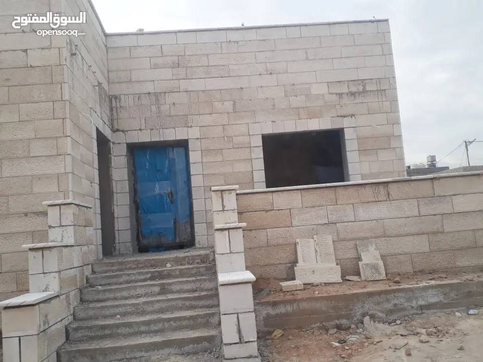 بيت قيد الانشاء للبيع