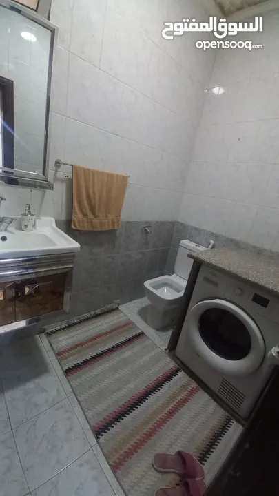 شقة للبيع بمنطقة الياسمين بموقع مميز جدا جدا