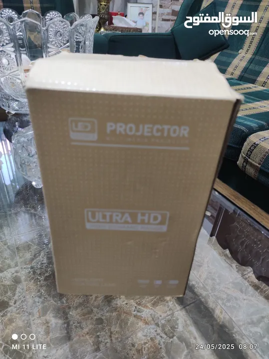 بروجكتور 4K لعرض الفيديو والأفلام على الحائط شبه جديد للبيع والسعر نهائي من الآخر.
