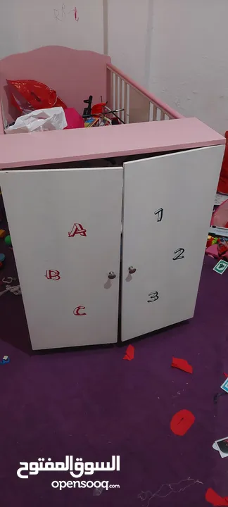 تخت اطفال مستعمل مع خزانه