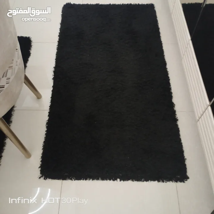 سجاد اسود شاغي نوعيه رااائعة وعملي جداااااااا السعر للسجادتين