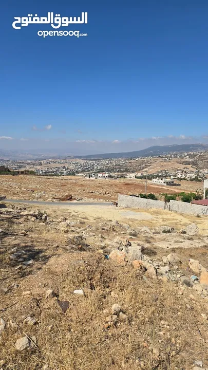 1 دونم على طريق اربد جرش القديم مباشره بعد مبنى المحافظه على اليسار