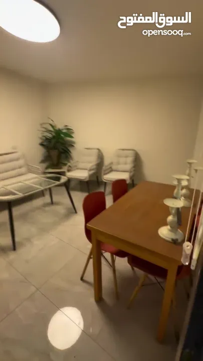 استوديوهات فاخرة مفروش للايجار في الارسال قرب عماره السفينه ومفروشات الرونق  يوجد عمولة نصف شهر