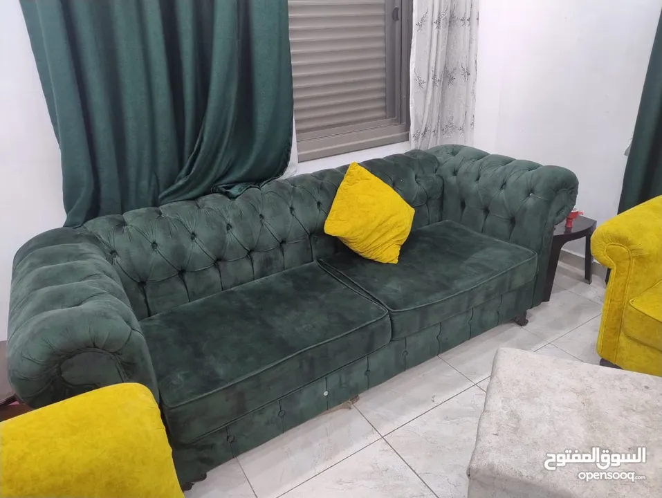 طقم كنب 7 مقاعد تفصيل ضغط 40 خشب لاتيه مستعمل استعمال بسيط وطقم كورنر للبيع