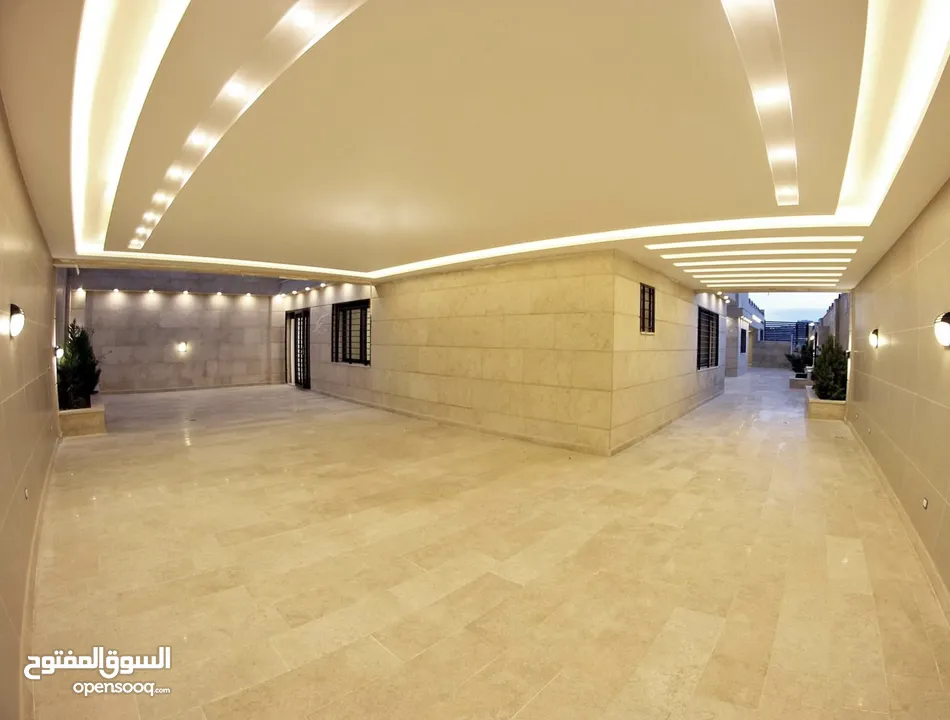 شقة ملوكية شبه ارضي مساحة 626م -داخلي 300م -حديقة 326م تشطيبات فلل-الحويطي-طريق المطار - رمضان اسكان