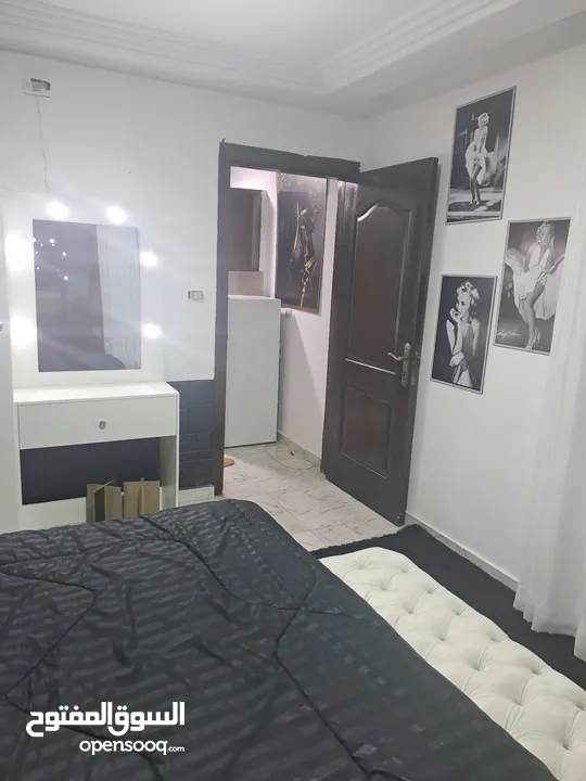 روف مفروش في عبدون مع ترس واسع