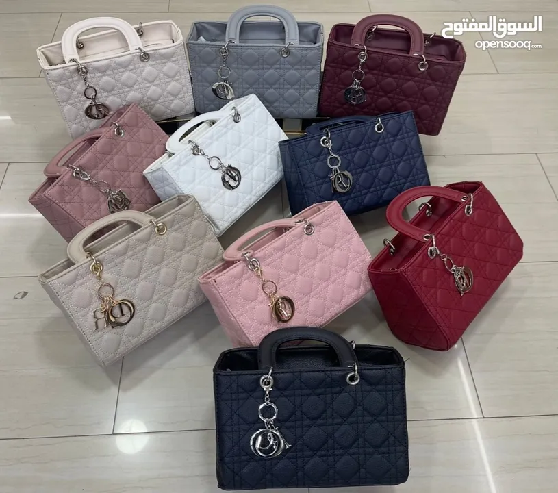 شُنط  ، كواليتي عاليه  نفس الصوره تماماً  احجام مختلفه ومناسبه لجميع الستايلات