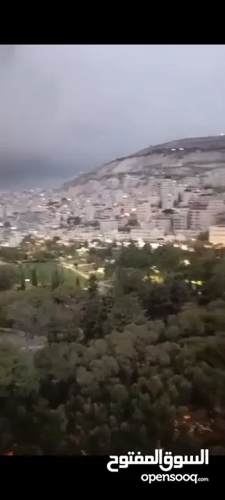 شقه. 162 م2 راقيه مطله وكاشفه قريبه من. المنتزه. ووسط البلد موقع حيوي