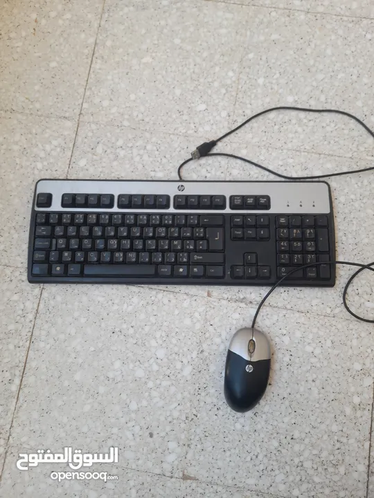 Windows 7 في حالة جيدة شاشة عادية مع clavier وsouris