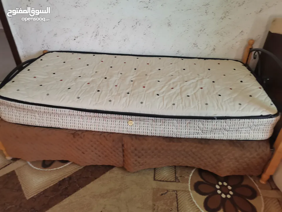 تخت حديد وفرشة ضغط عالي