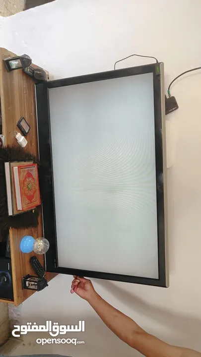 شاشه للبيع شغالة مافي اشي