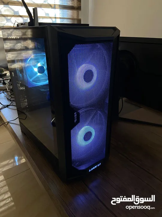 اجهزة كمبيوتر مستعمله بحال الجديد Computers for gaming and design in excellent condition