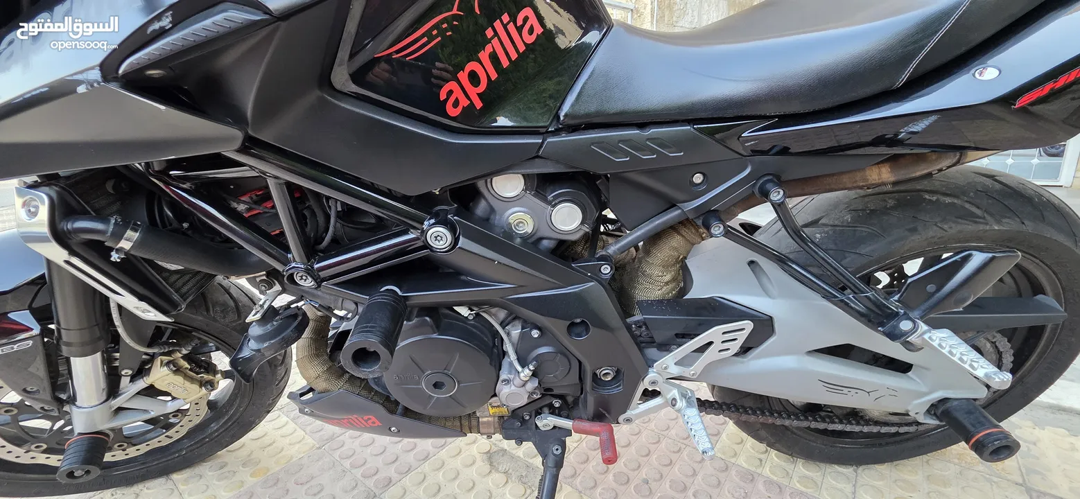 دراجة ابريليا 750 cc بحالة ممتازة 2016 ماشية 24000 فقط مالك ثاني صيانة دورية في الشركة 3200 دينار
