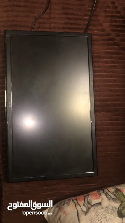 شاشة BenQ شغاله ميه بليه للبيع 30 دينار مع وصلة hd  وشاشه ثانيه نوعها Nihon كانت شغاله وطفت فجأه بتت