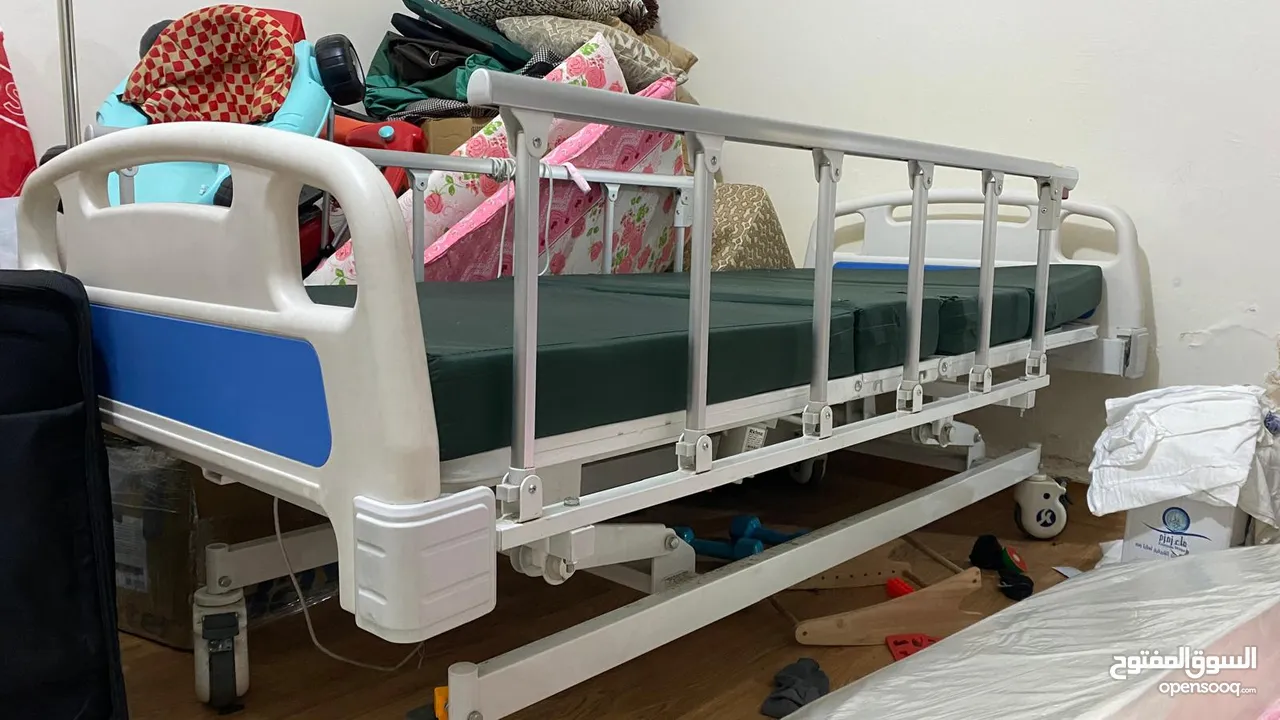 Fully Functioning Medical Bed available for sale. سرير طبي يعمل بكامل طاقته متاح للبيع