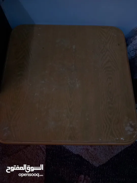 طاولات خشب نوعية نظيفه جدا