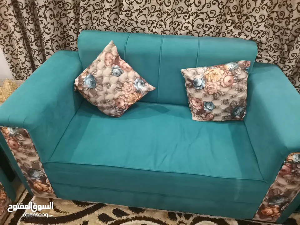 طقم كنب مستعمل نظيف جدا بحاله الوكاله مميز استخدام بسيط جدا للبيع أو البدل