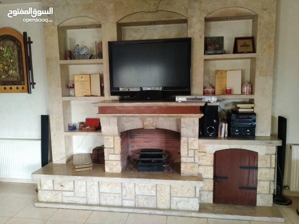 شقة أرضية طابقية 330م مع كراج خاص و 4 نوم في حي الصحابة