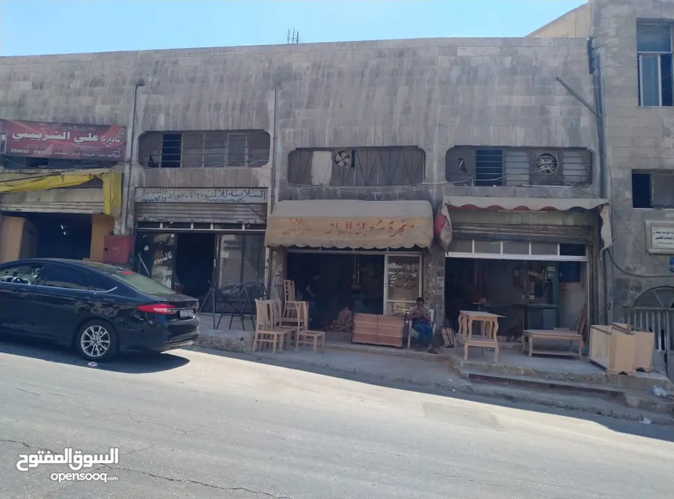 مجمع تجاري و صناعي بموقع مميز