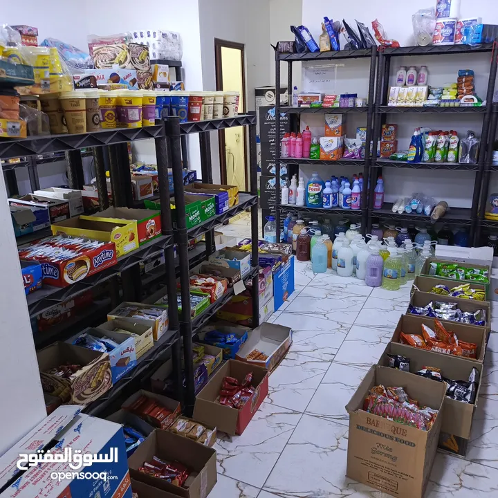سوبر ماركت للبيع في موقع ممتاز بالقرب من مسجد نزال الكبير على الشارع